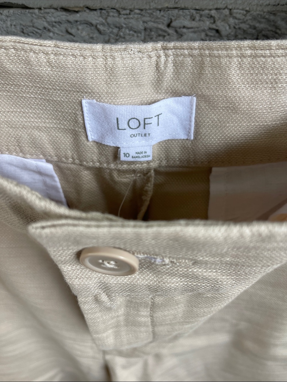 LOFT Outlet 6” Midrise Beige/Cream Shorts - size 10- NWT - Picture 3 of 4